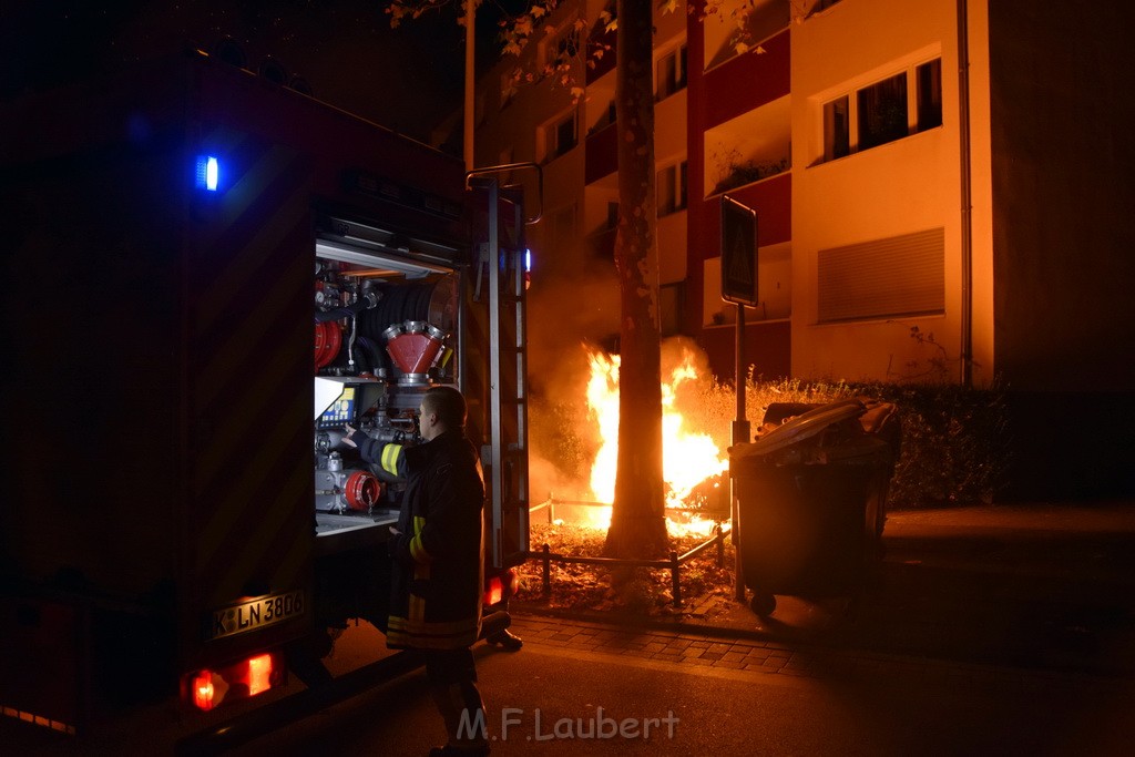 Mehrere Muell Sperrmuellbraende Köln Vingst Ansbacherstr P50.JPG - Miklos Laubert